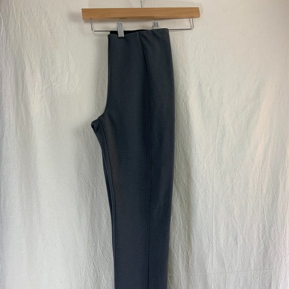 Liverpool Pull-On Cropped “Riding” Legging-Pant in Magnet Grey - Picture 2 of 9